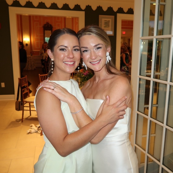 Elegant Cream Leaf Earrings - Picture 2 of 2